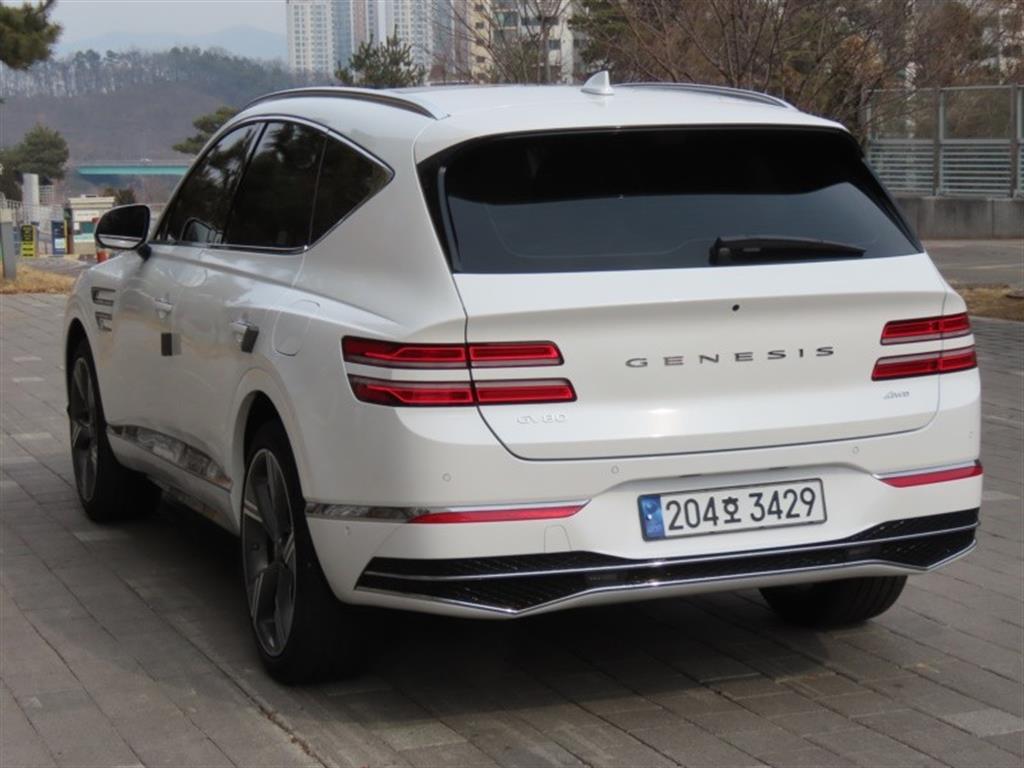 Genesis GV80 - Vista 7