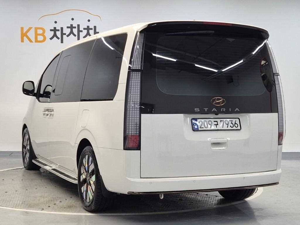 HYUNDAI Staria - Vista 2