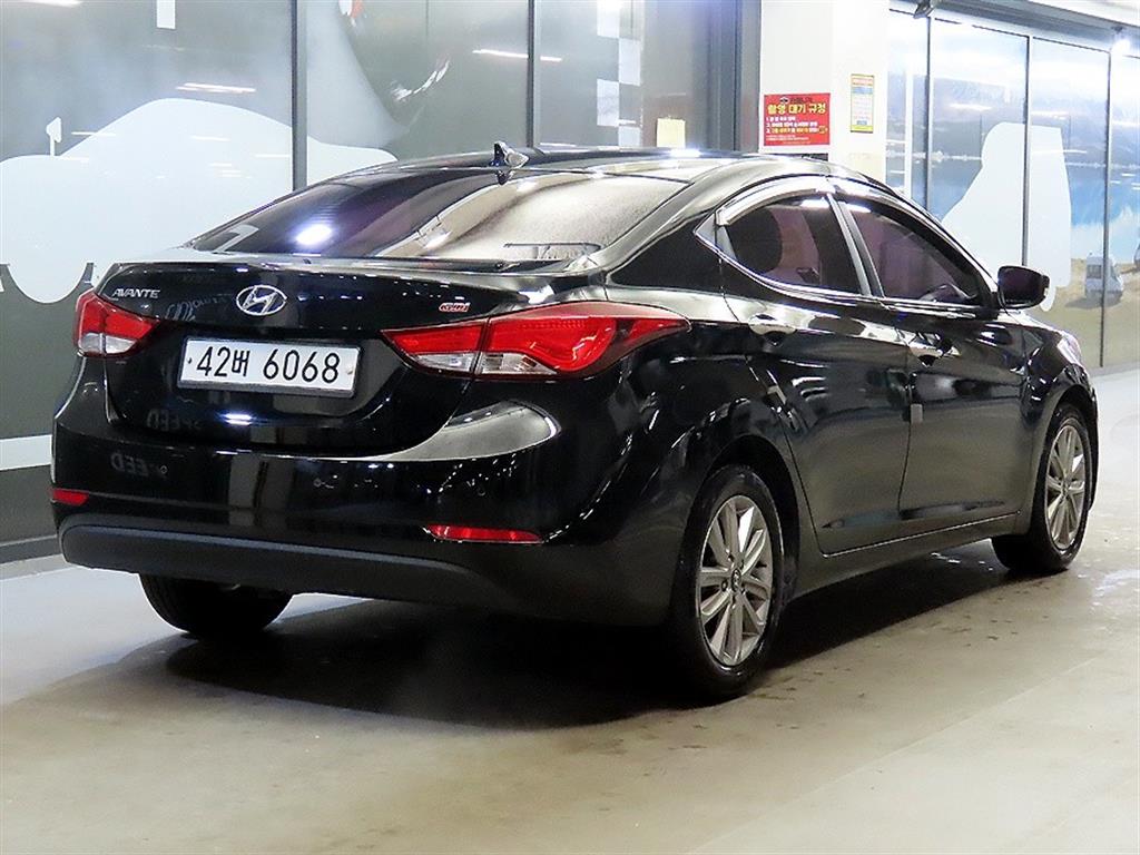 HYUNDAI Avante - Vista 4