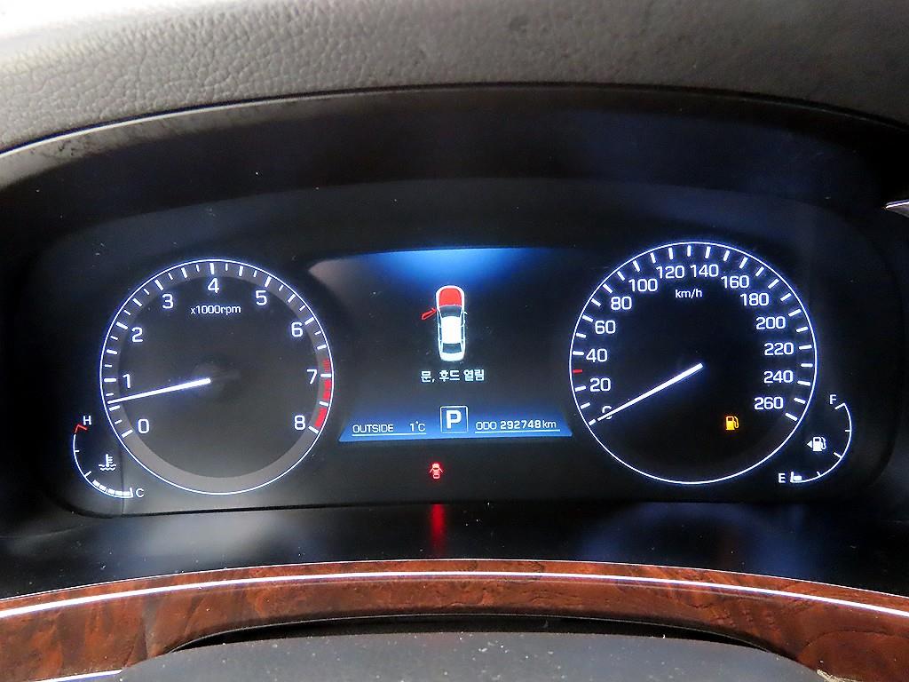 HYUNDAI Equus - Vista 9