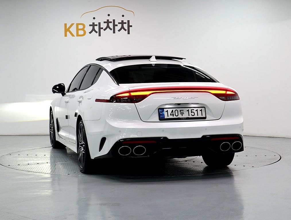 KIA Stinger - Vista 4