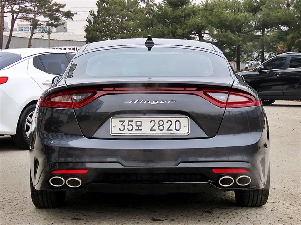 KIA Stinger - Vista 4