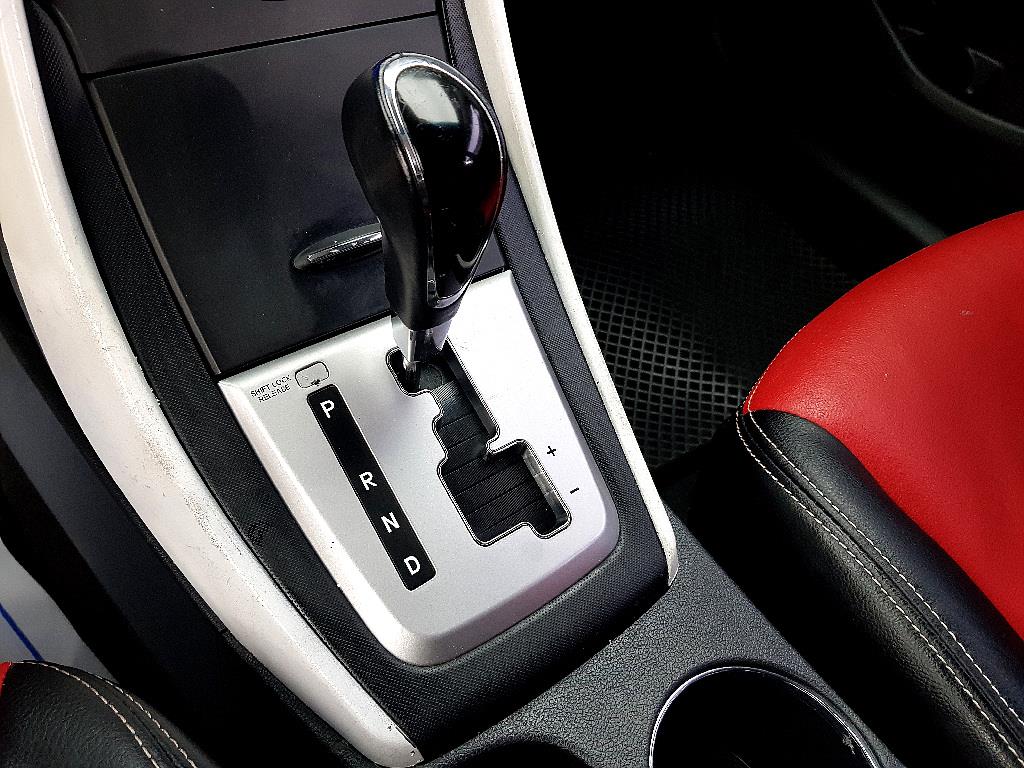 HYUNDAI Avante 2012 Blanco - Importación desde Corea - HF Imports Iquique - Foto 14