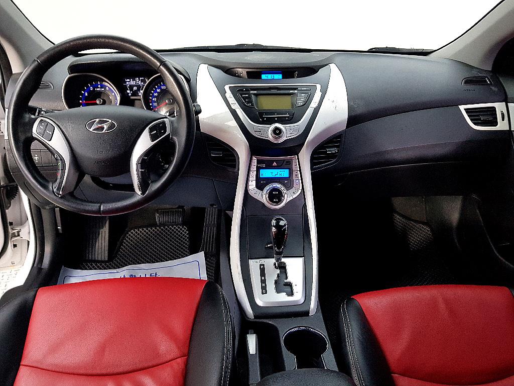 HYUNDAI Avante - Vista 5