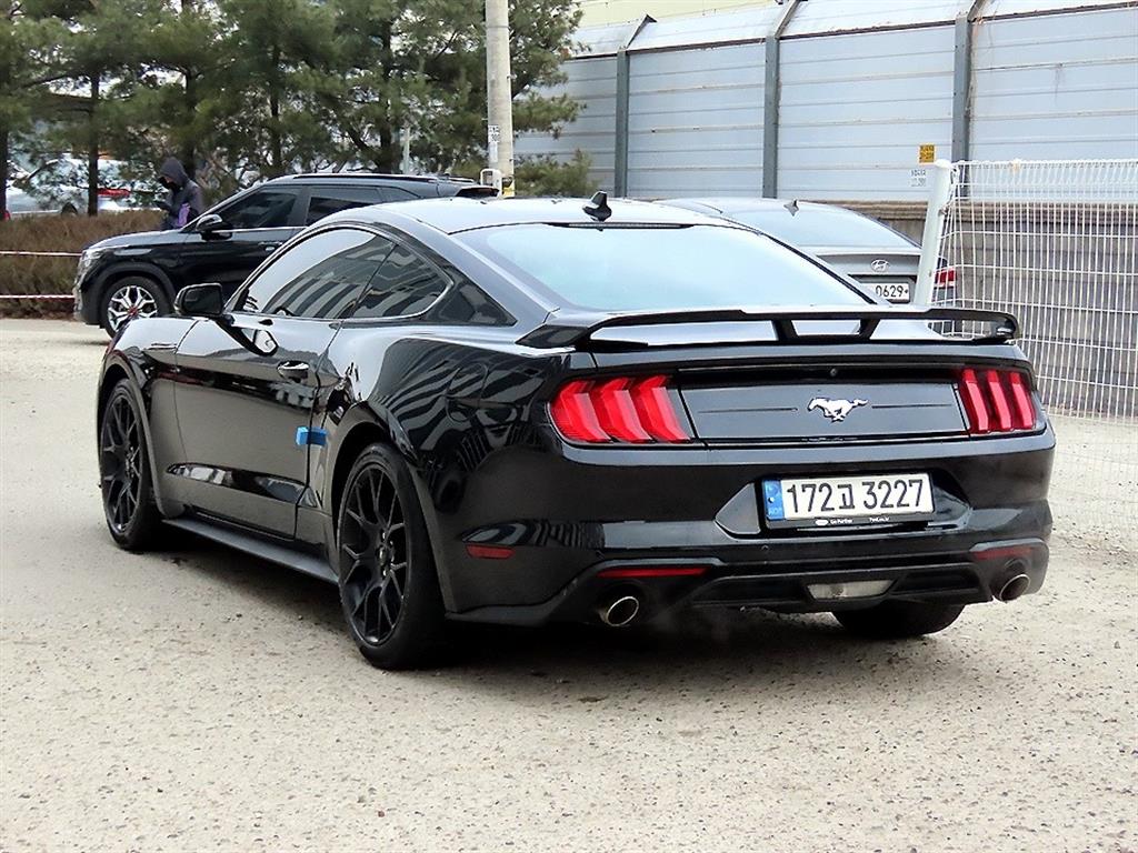 Ford Mustang - Vista 3