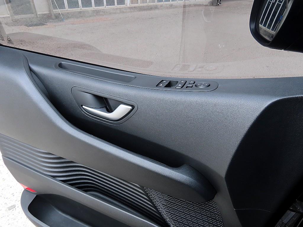 HYUNDAI Staria - Vista 11