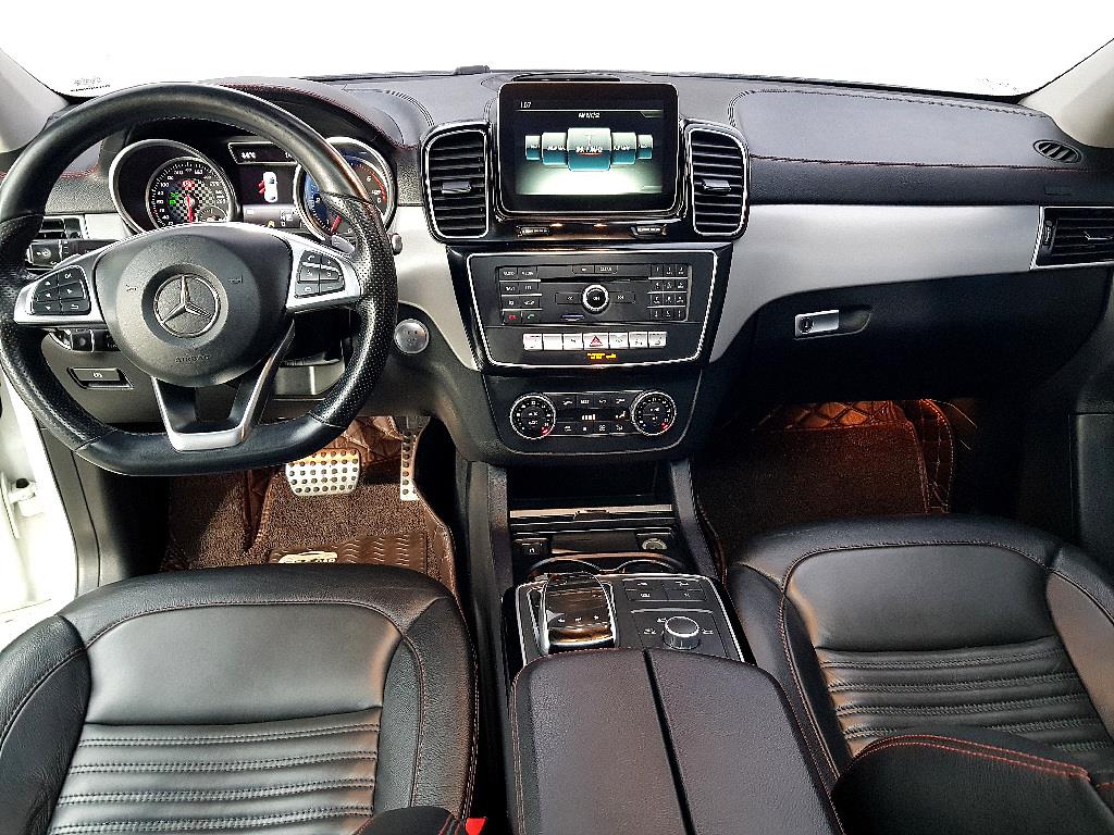 Mercedes Benz GLE Class - Vista 5