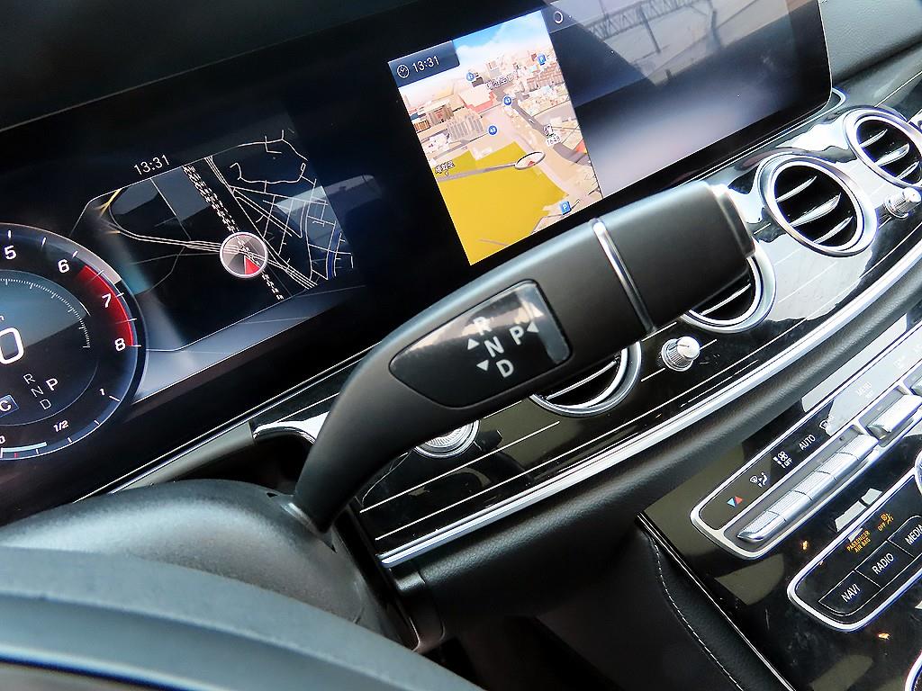 Mercedes Benz E class - Vista 11