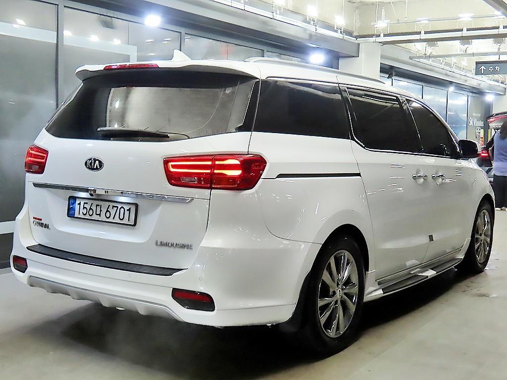 KIA Carnival - Vista 4