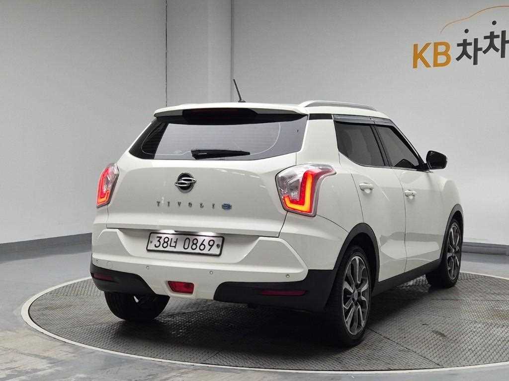 Ssangyong Tivoli - Vista 3