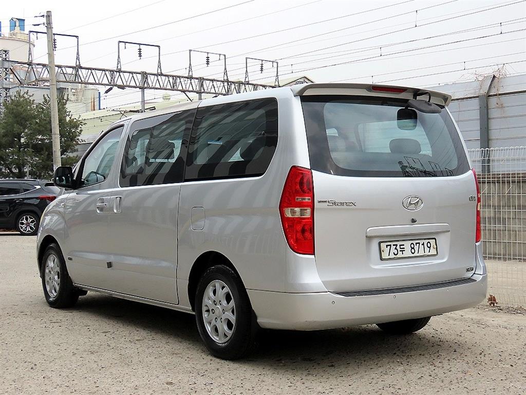 HYUNDAI Starex - Vista 3