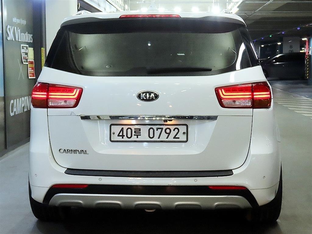 KIA Carnival - Vista 5