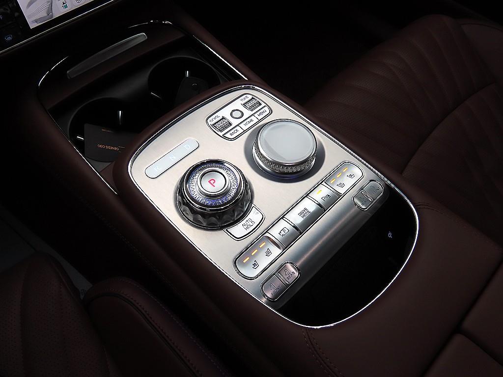 Genesis G90 - Vista 11