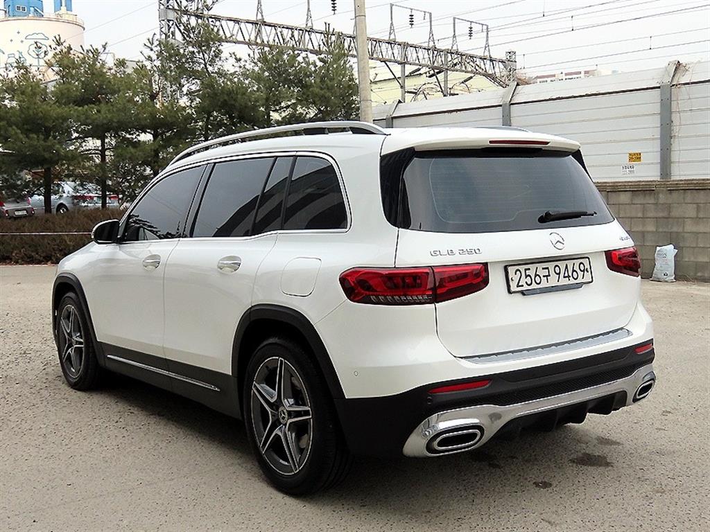 Mercedes Benz GLB Class - Vista 3