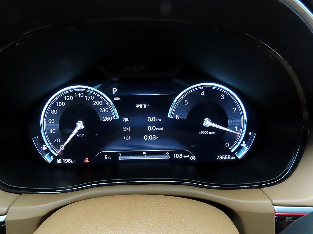 Genesis GV70 - Vista 6