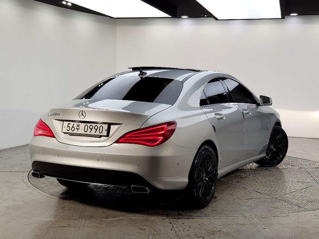 Mercedes Benz CLA Class - Vista 4