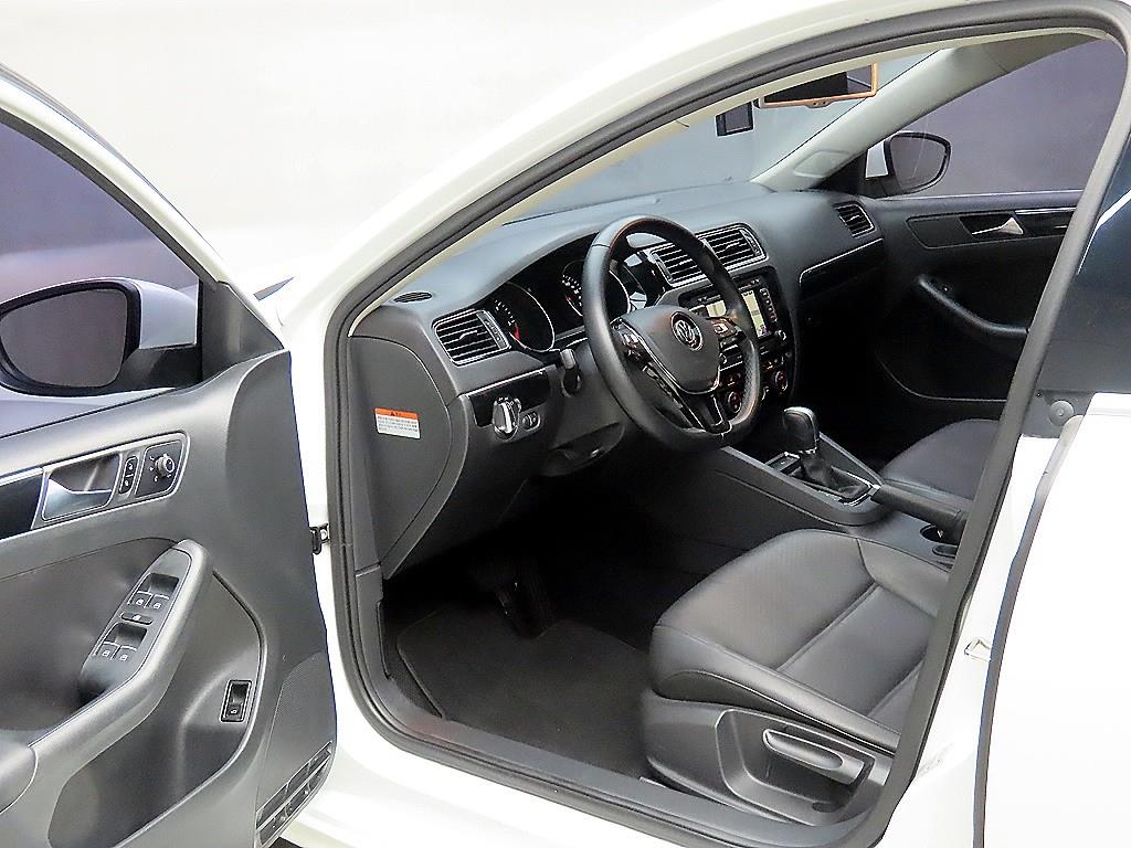 Volkswagen Jetta - Vista 5