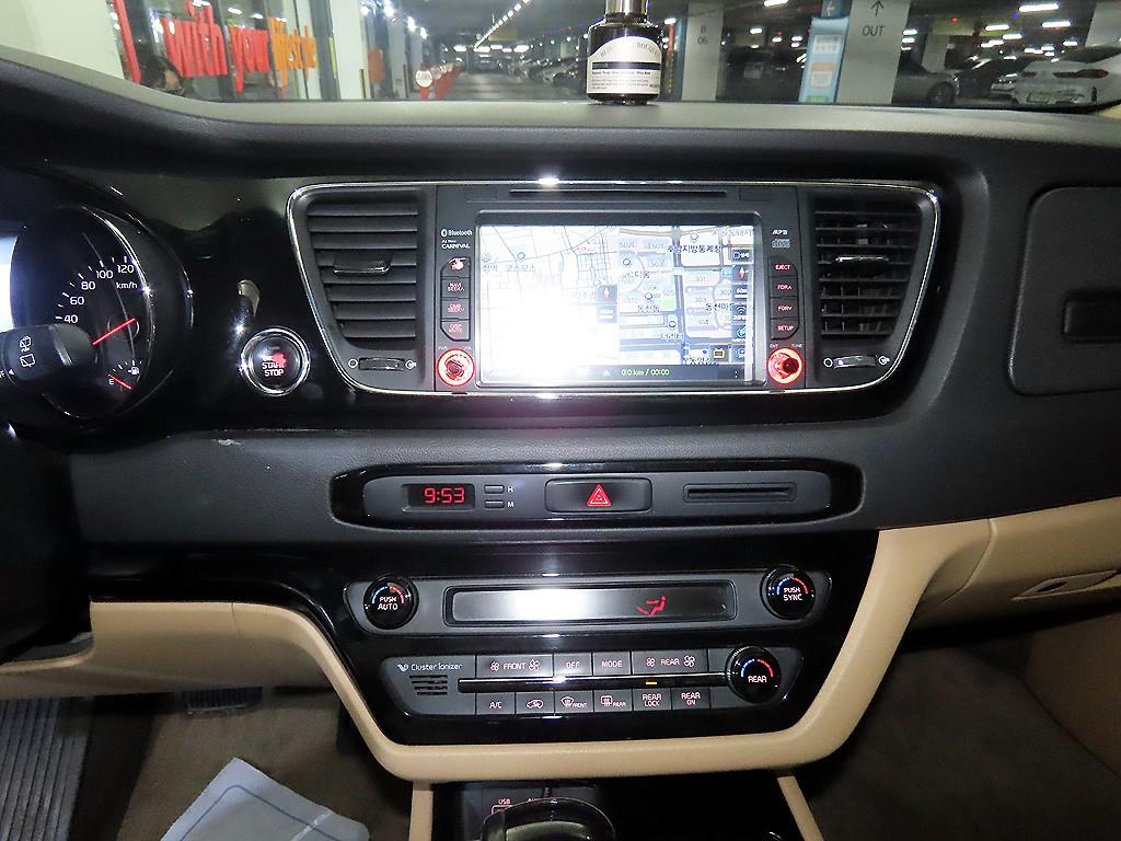 KIA Carnival - Vista 11