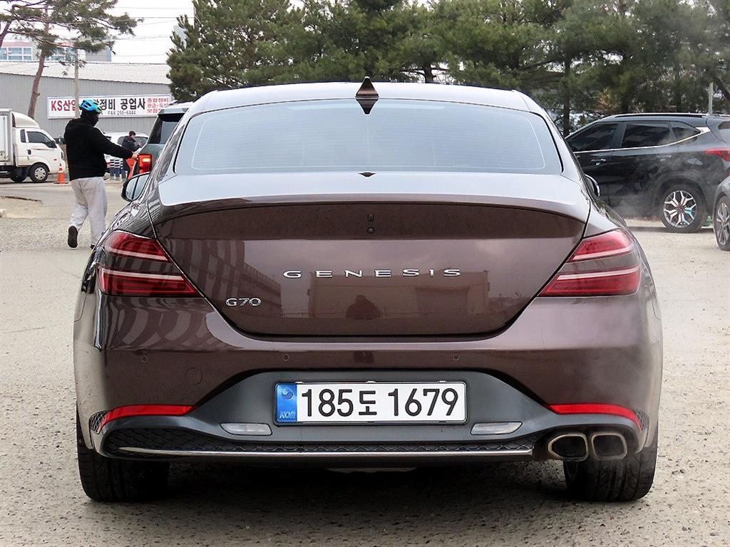 Genesis G70 - Vista 4