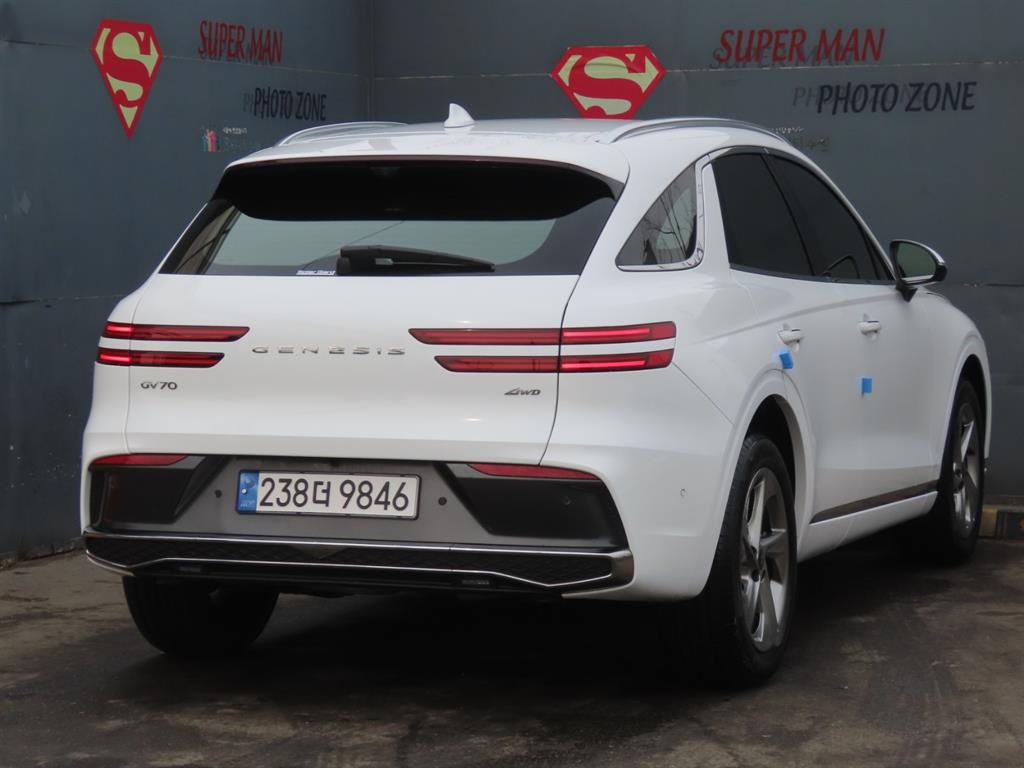 Genesis GV70 - Vista 5