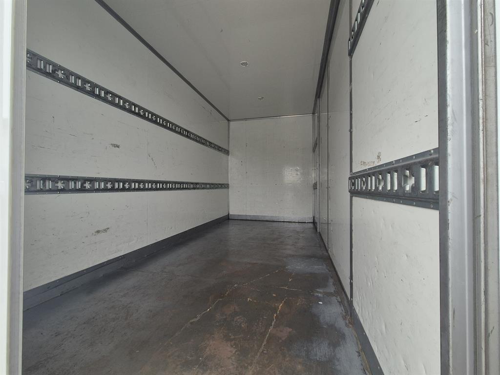 medium and large cargo truck - Vista 9