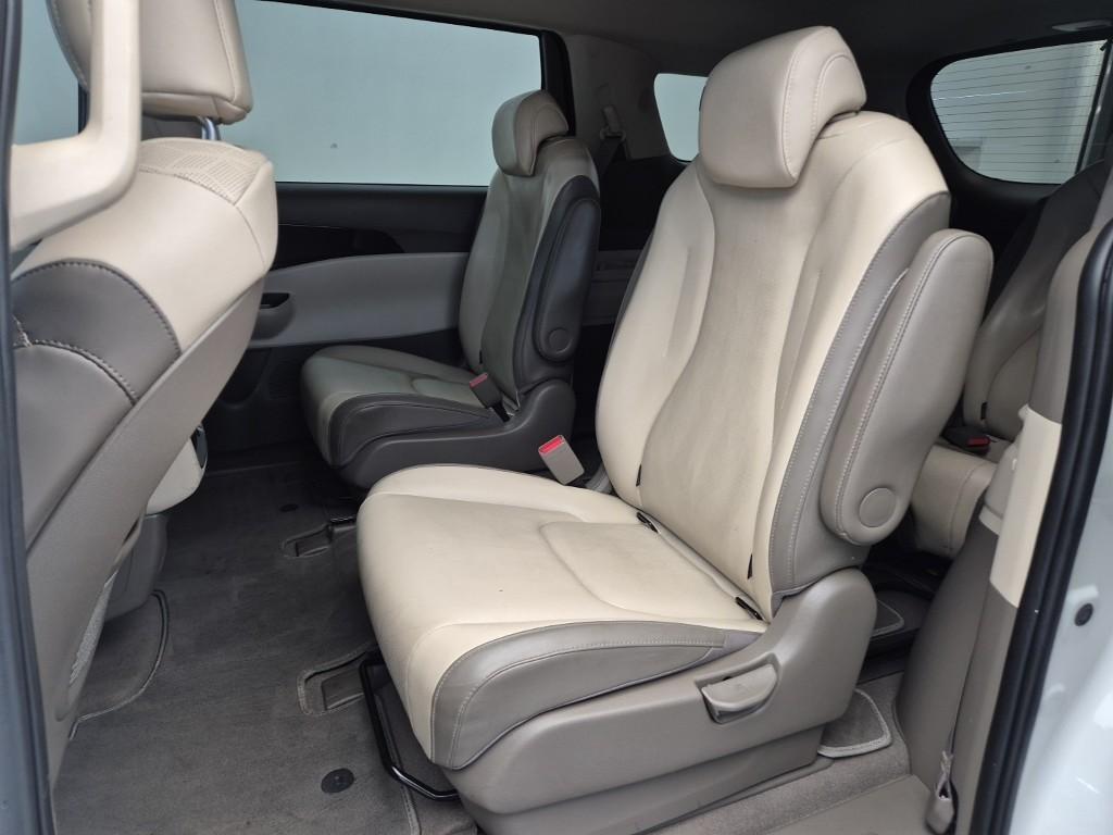KIA Carnival - Vista 12