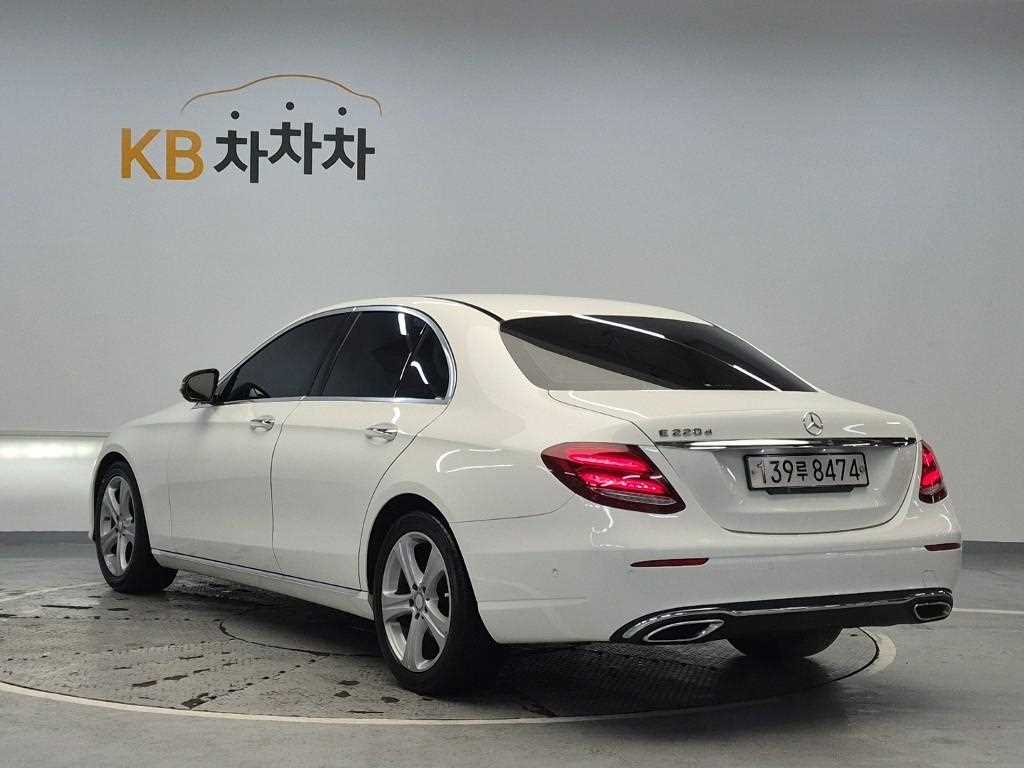 Mercedes Benz E class - Vista 2