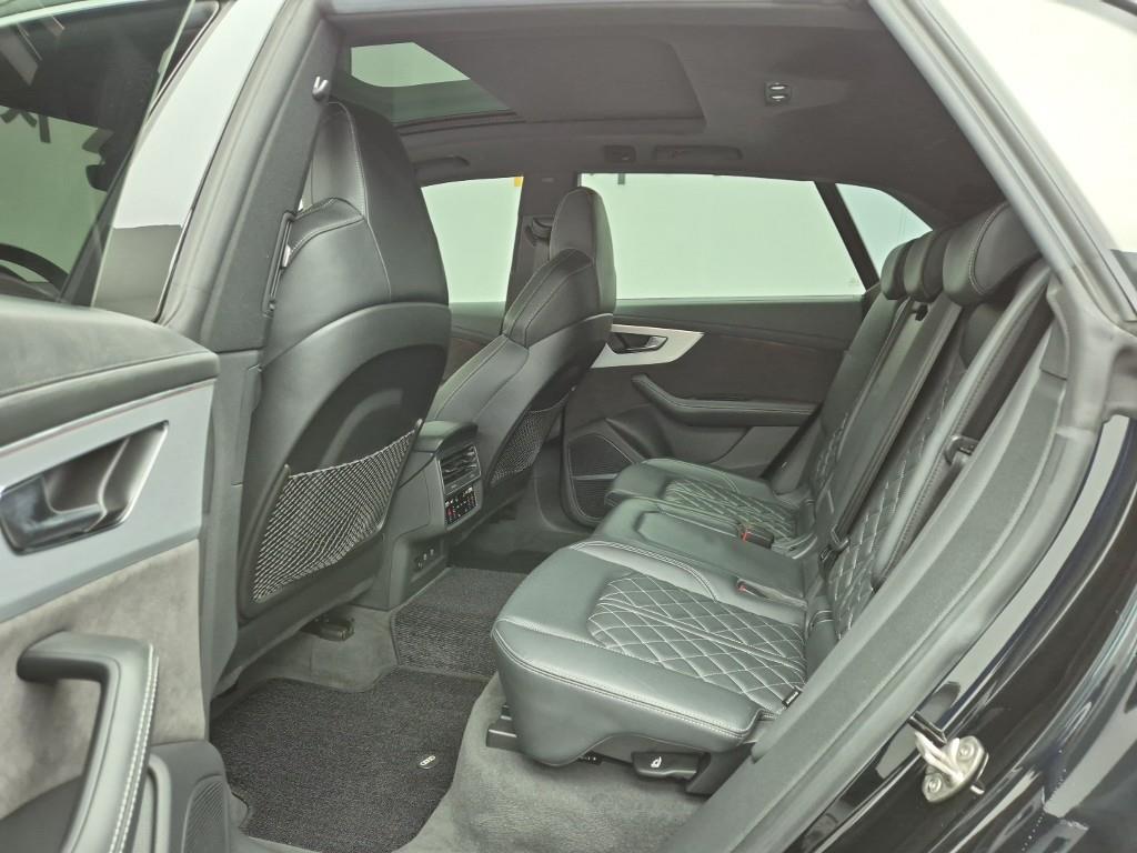 Audi Q8 - Vista 12