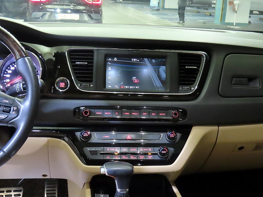 KIA Carnival - Vista 11