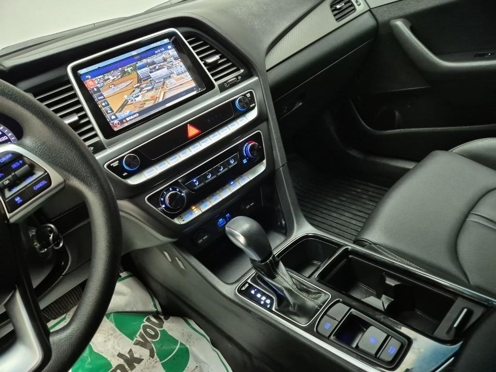 HYUNDAI Sonata - Vista 9