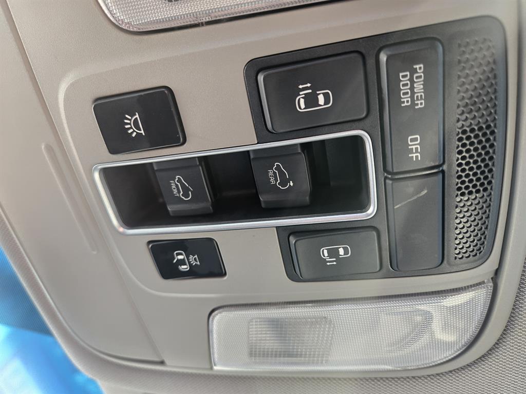 KIA Carnival - Vista 11