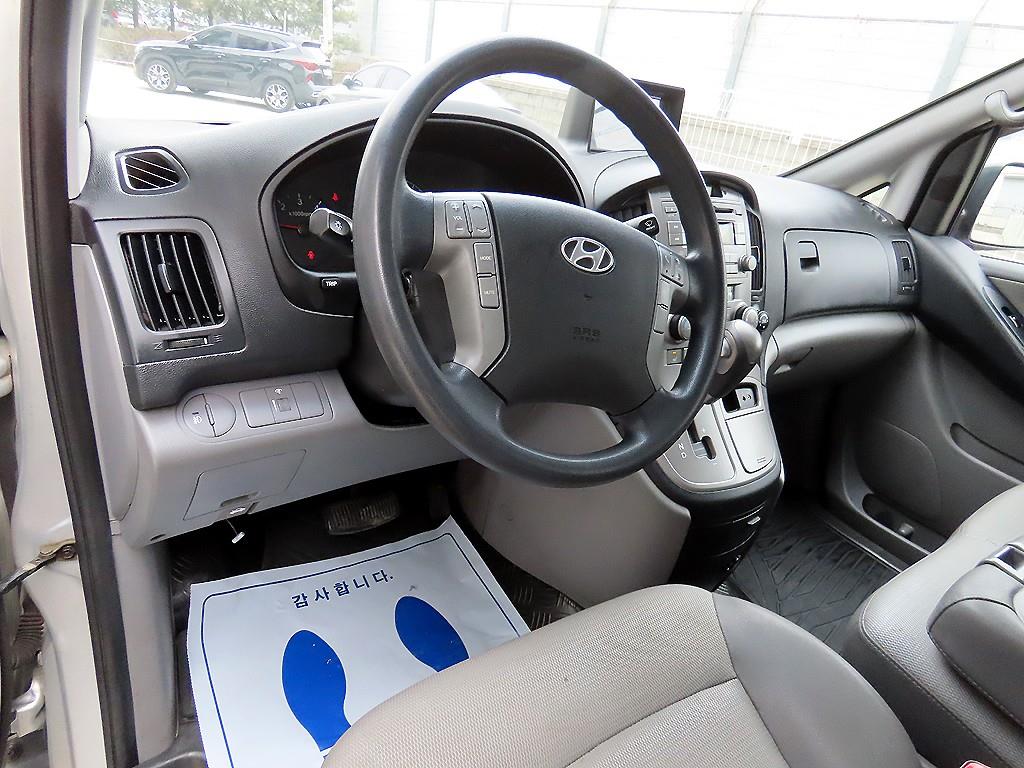 HYUNDAI Starex - Vista 8