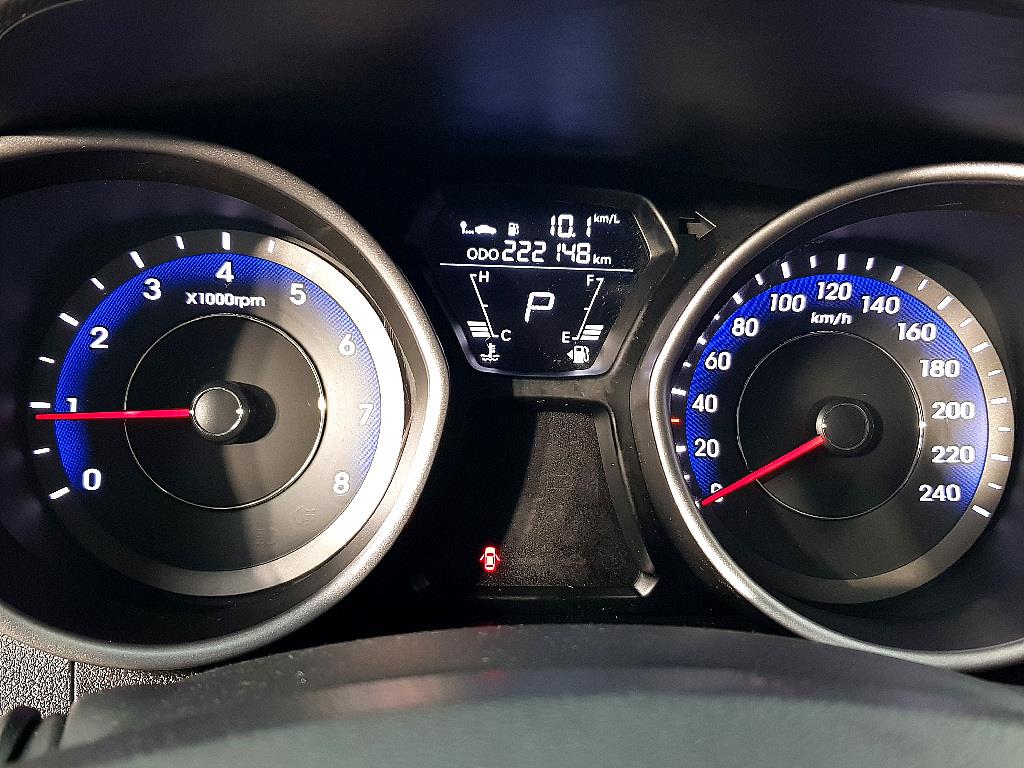 HYUNDAI Avante - Vista 7