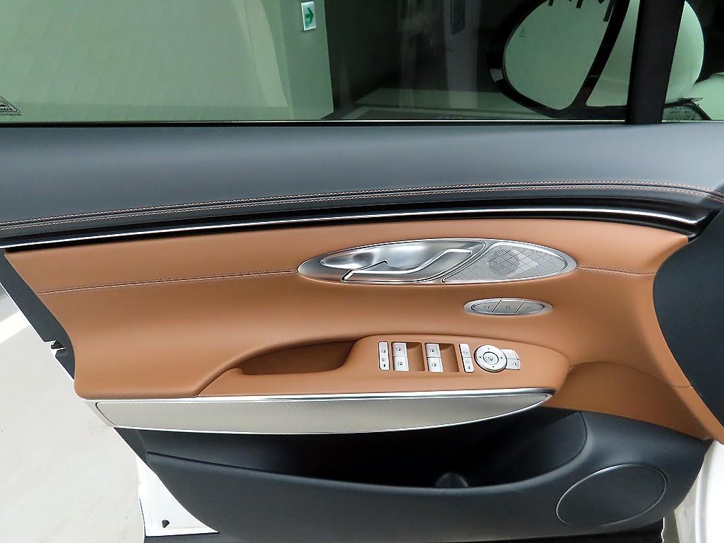 Genesis GV70 - Vista 10