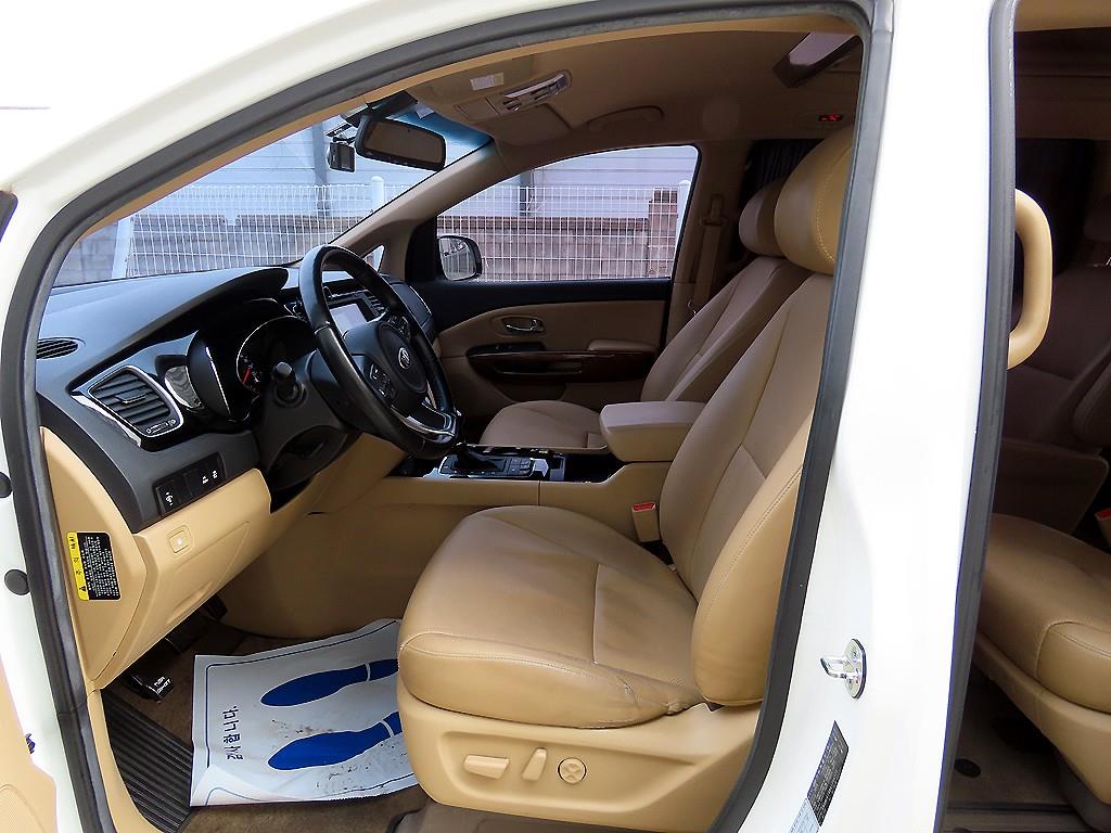 KIA Carnival - Vista 5