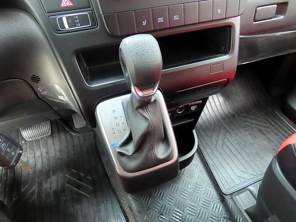 HYUNDAI Staria - Vista 10