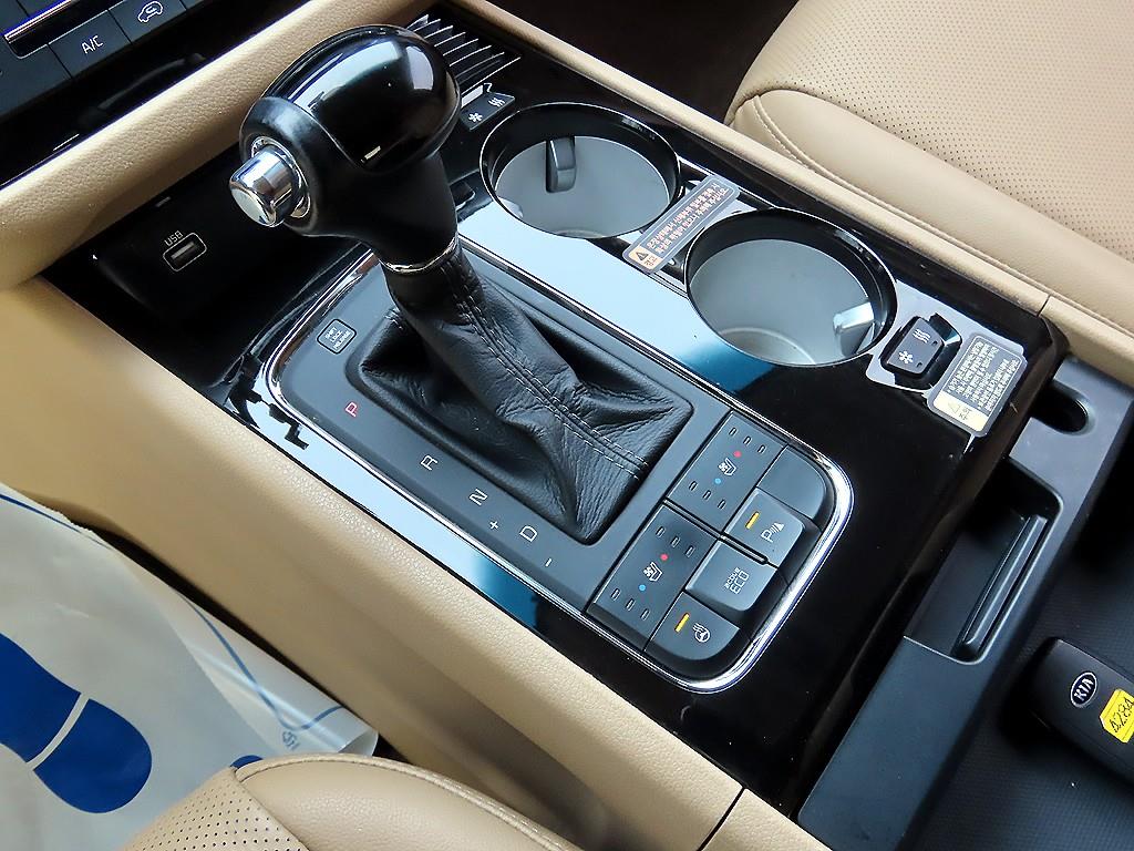 KIA Carnival - Vista 10