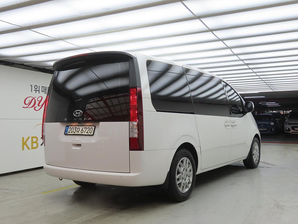 HYUNDAI Staria - Vista 4