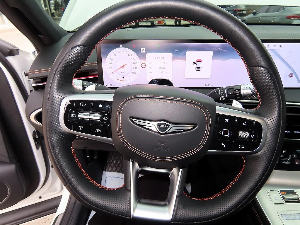 Genesis GV70 - Vista 8