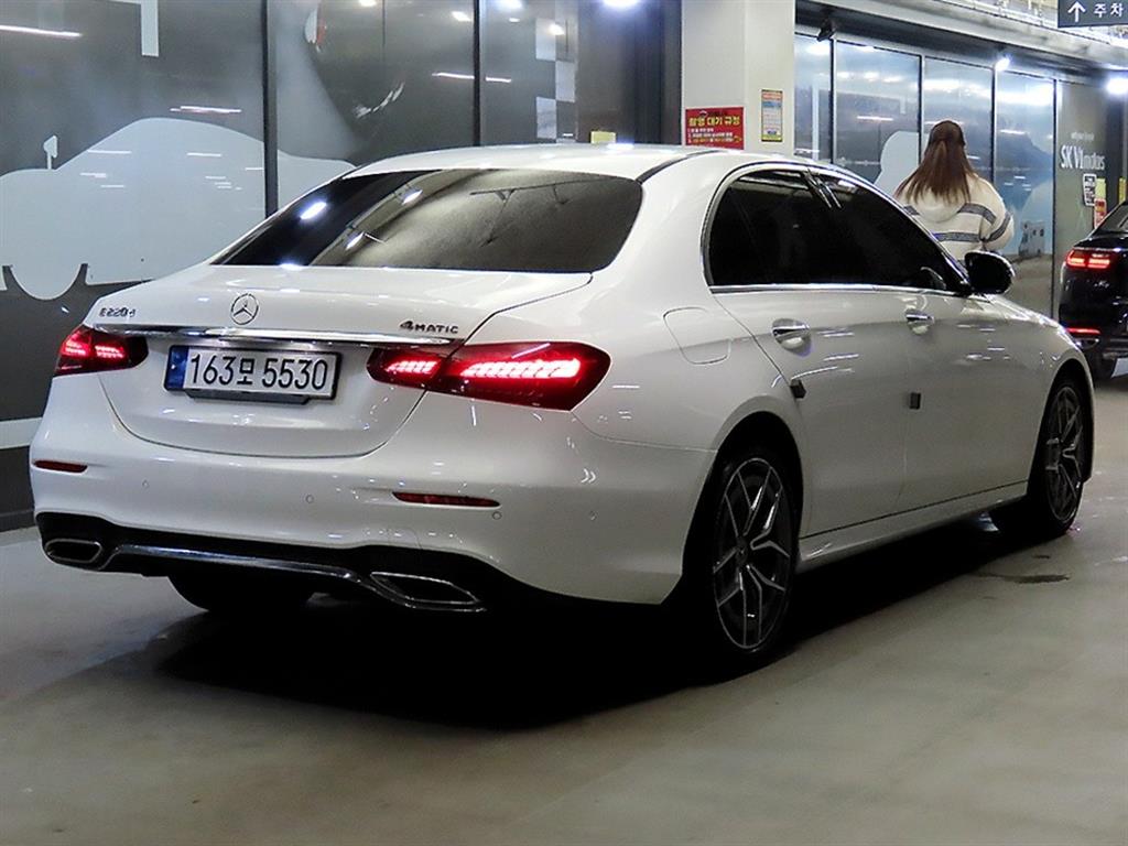 Mercedes Benz E class - Vista 4