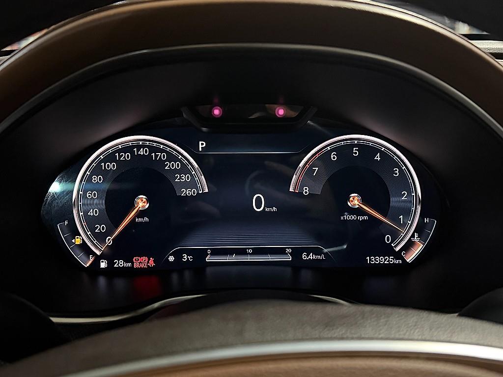 Genesis G80 - Vista 10