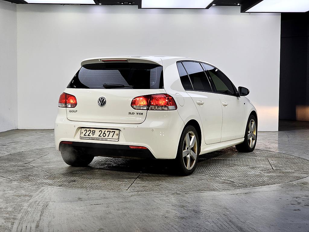 Volkswagen Golf - Vista 4