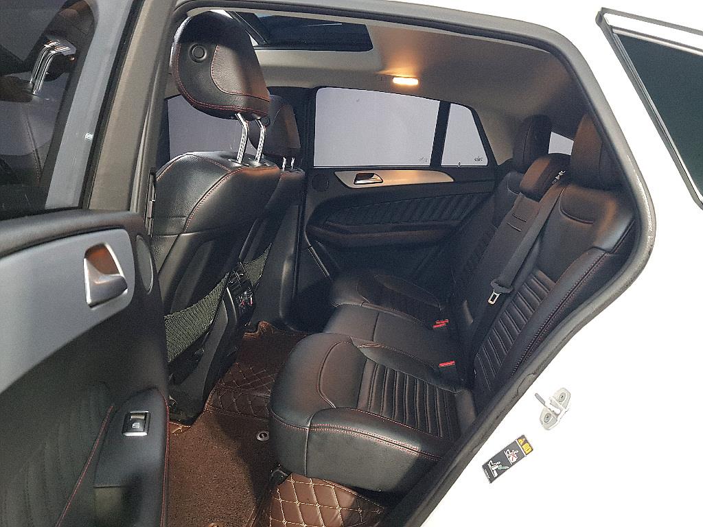 Mercedes Benz GLE Class - Vista 9