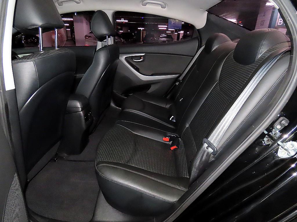 HYUNDAI Avante - Vista 7