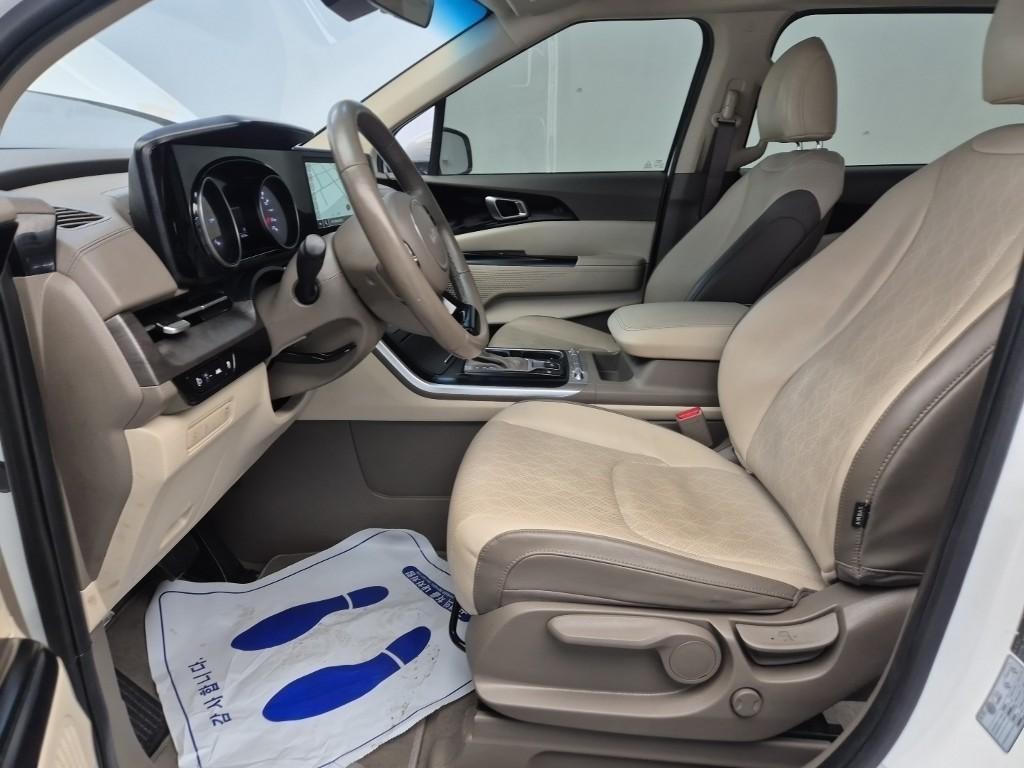 KIA Carnival - Vista 11