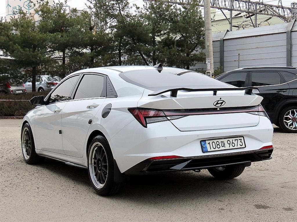 HYUNDAI Avante - Vista 3