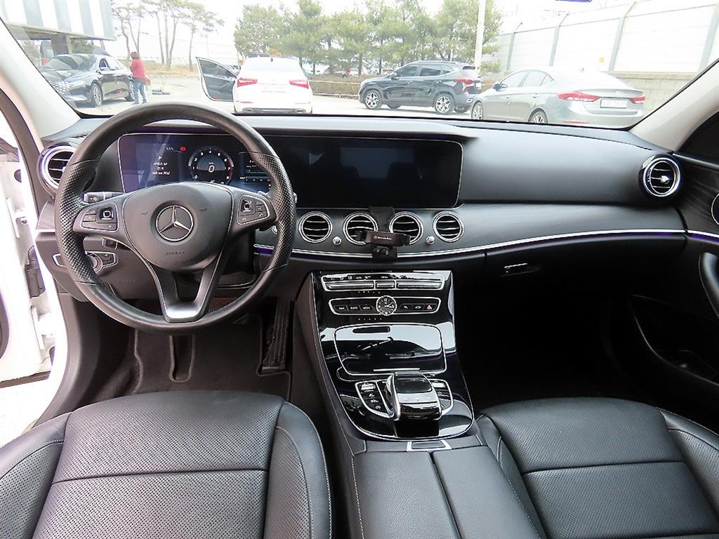 Mercedes Benz E class - Vista 7