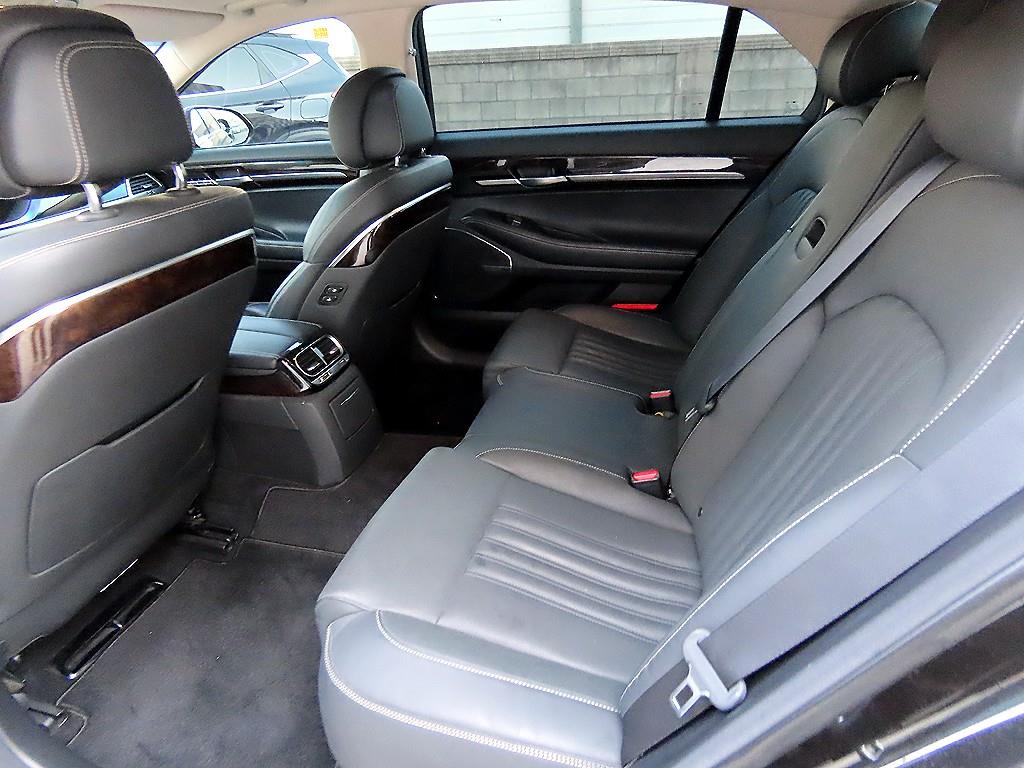 Genesis G90 - Vista 6