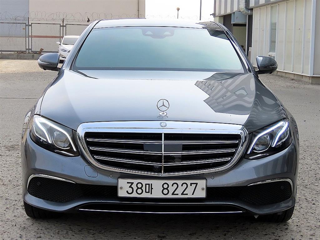 Mercedes Benz E class 2018 Gris - Importación desde Corea - HF Imports Iquique - Foto 1