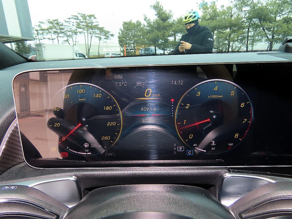 Mercedes Benz GLB Class - Vista 9